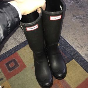 Selling hunter rain boots. Like 6 months or so old